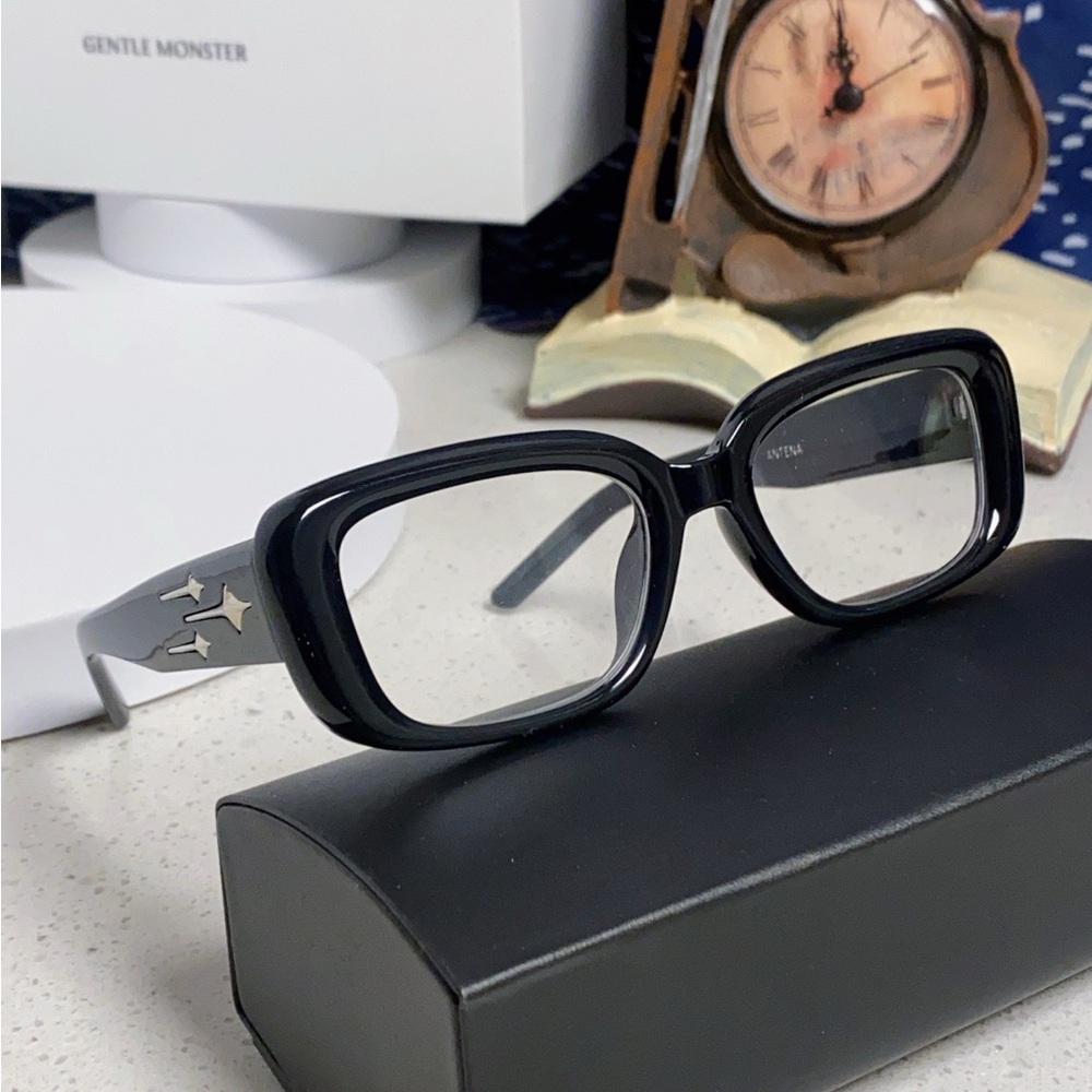 Gentle Monster Black Rectangular Glasses - image 6